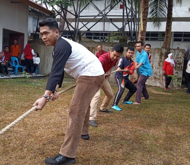 Kesbangpol Prov Riau Memeriahkan HUT RIAU dan Hari Kemerdekaan Indonesia dengan Perlombaan